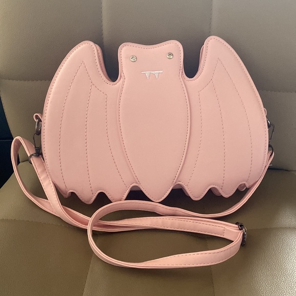 Cute pink bat purse - Picture 3 of 5
